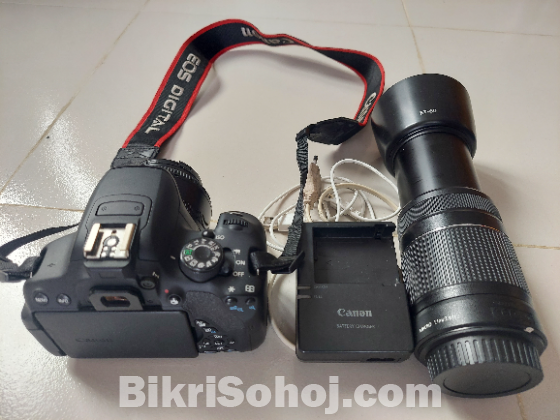 Canon EOS 700D